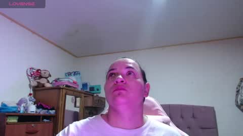 Snapshot of miaabrownn chatting on 06-22-26, 12:35 MIA online show from 06-22-26, 12:35
