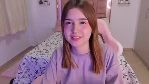 Snapshot of miaacute2 chatting on 07-13-26, 05:43 Mia online show from 07-13-26, 05:43