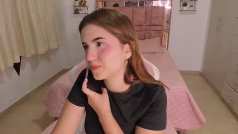 Snapshot of miaacute2 chatting on 07-18-26, 06:39 Mia online show from 07-18-26, 06:39