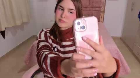 Snapshot of miaacute2 chatting on 07-21-26, 03:53 Mia online show from 07-21-26, 03:53
