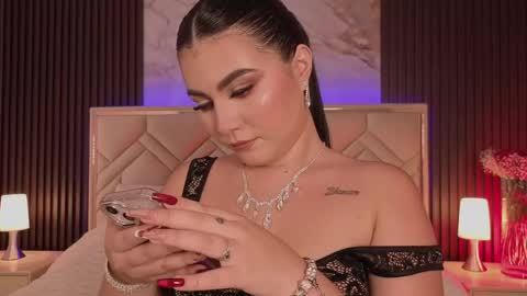 Snapshot of miaafarrel chatting on 04-23-26, 06:21 Miaa Farrel online show from 04-23-26, 06:21