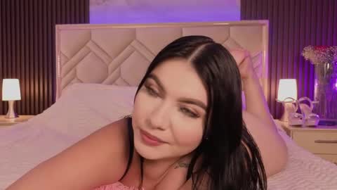 Snapshot of miaafarrel chatting on 04-24-26, 07:38 Miaa Farrel online show from 04-24-26, 07:38