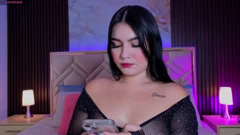 Snapshot of miaafarrel chatting on 05-25-26, 07:09 Miaa Farrel online show from 05-25-26, 07:09