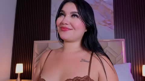 Snapshot of miaafarrel chatting on 07-11-26, 10:11 Miaa Farrel online show from 07-11-26, 10:11
