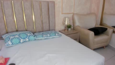 miaaffox online show from 01-08-26, 07:49