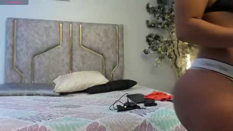 Snapshot of miaakittyy chatting on 06-20-26, 12:08 miaakittyy online show from 06-20-26, 12:08