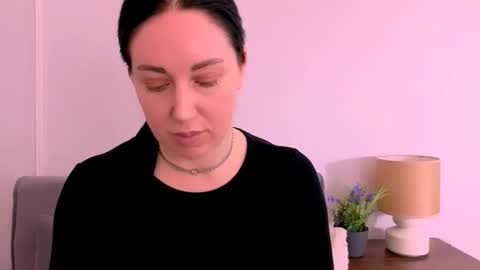 Snapshot of miaalluring chatting on 04-27-26, 04:27 Mia online show from 04-27-26, 04:27