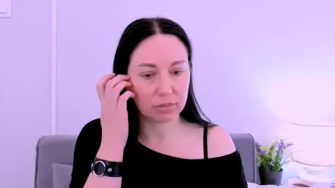 Snapshot of miaalluring chatting on 05-12-26, 03:20 Mia online show from 05-12-26, 03:20