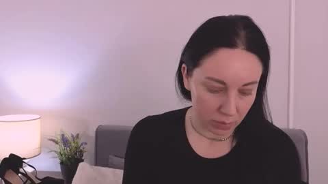 Snapshot of miaalluring chatting on 05-18-26, 03:29 Mia online show from 05-18-26, 03:29