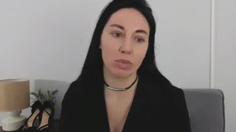 Snapshot of miaalluring chatting on 05-20-26, 03:18 Mia online show from 05-20-26, 03:18