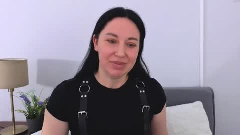 Snapshot of miaalluring chatting on 06-16-26, 04:31 Mia online show from 06-16-26, 04:31