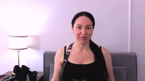 Snapshot of miaalluring chatting on 07-18-26, 06:17 Mia online show from 07-18-26, 06:17