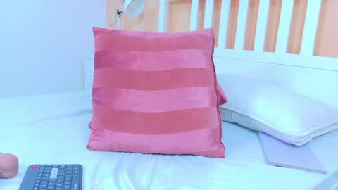 Snapshot of miaanderson__ chatting on 04-19-26, 06:10 miaanderson__ online show from 04-19-26, 06:10
