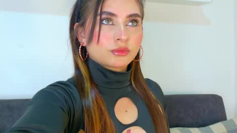 Snapshot of miaanderson__ chatting on 05-10-26, 11:26 miaanderson__ online show from 05-10-26, 11:26
