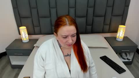 Snapshot of miaandmolly_ chatting on 01-12-25, 08:04 mia red hair molly short hair online show from 01-12-25, 08:04