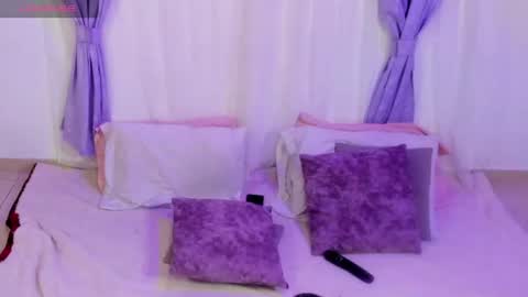 Snapshot of miaandmolly_ chatting on 06-11-26, 12:32 mia red hair molly short hair online show from 06-11-26, 12:32