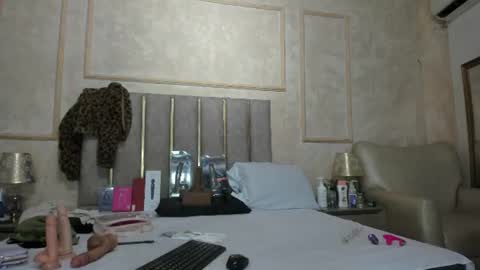Snapshot of miaasummer chatting on 06-12-26, 11:42 Miaasummer online show from 06-12-26, 11:42