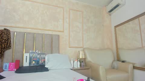 Snapshot of miaasummer chatting on 06-20-26, 11:35 Miaasummer online show from 06-20-26, 11:35