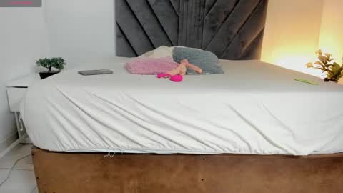 miaatorres_ online show from 06-09-26, 12:06