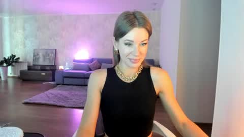 Snapshot of miababy14 chatting on 06-25-26, 05:12 Mia online show from 06-25-26, 05:12