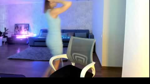 Snapshot of miababy14 chatting on 07-23-26, 04:21 Mia online show from 07-23-26, 04:21