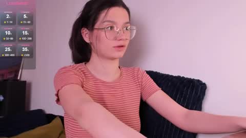 Snapshot of miabellee_ chatting on 04-24-26, 09:28 mia online show from 04-24-26, 09:28