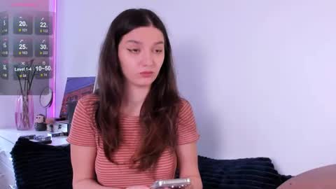 Snapshot of miabellee_ chatting on 05-18-26, 06:52 mia online show from 05-18-26, 06:52