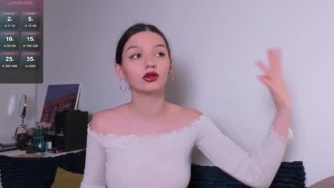 Snapshot of miabellee_ chatting on 06-01-26, 10:22 mia online show from 06-01-26, 10:22