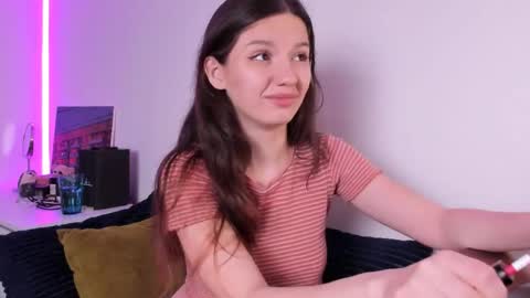 Snapshot of miabellee_ chatting on 06-05-26, 12:39 mia online show from 06-05-26, 12:39