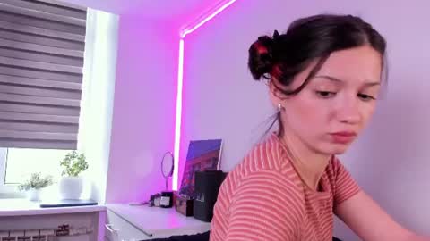 Snapshot of miabellee_ chatting on 07-10-26, 03:58 mia online show from 07-10-26, 03:58