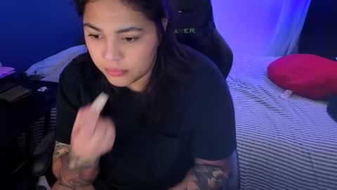 Snapshot of miacanela_xo chatting on 02-10-26, 02:15 Mia online show from 02-10-26, 02:15