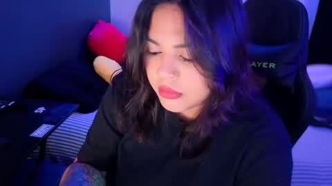 Mia online show from 04-04-26, 01:48