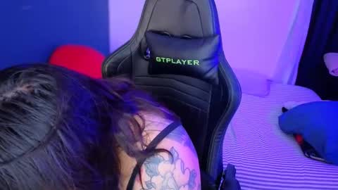 Mia online show from 04-06-26, 11:27