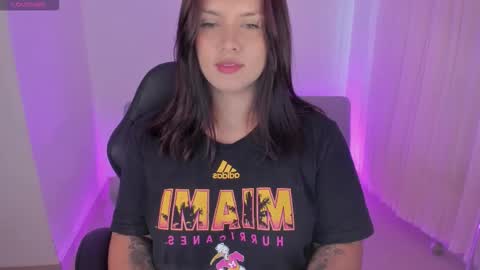 Snapshot of miacavalli_ chatting on 10-12-25, 09:14 Mia online show from 10-12-25, 09:14