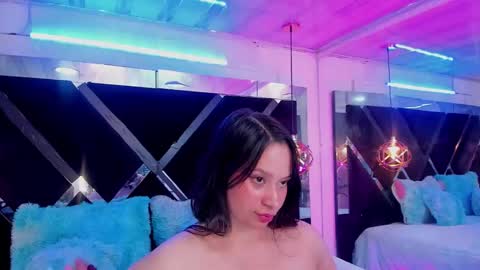 Mia online show from 03-25-26, 01:44