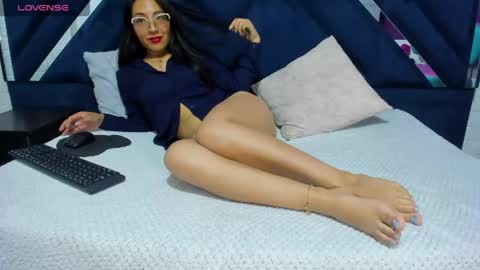 miadivinehyh online show from 05-12-26, 01:41