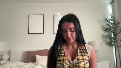 Snapshot of miafallsxo chatting on 10-23-25, 12:32 miafallsxo online show from 10-23-25, 12:32