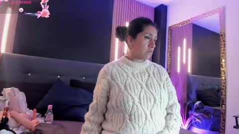 Snapshot of miafix chatting on 06-25-26, 02:11 Mia Carter Schedule 800 - 1430 gtm-5 online show from 06-25-26, 02:11