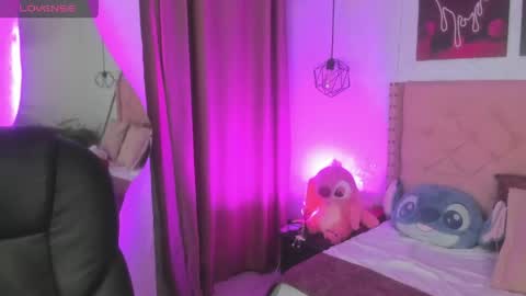 Snapshot of miafoxx__1 chatting on 06-03-26, 03:31 Mia online show from 06-03-26, 03:31