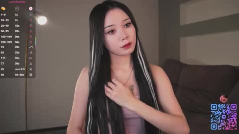 Mia online show from 11-14-25, 12:26