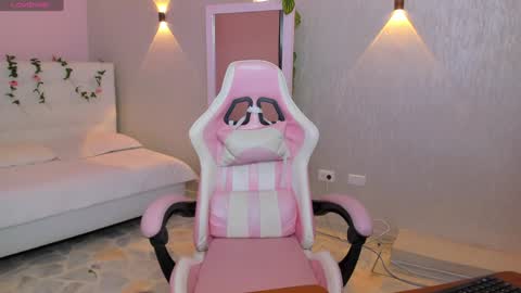 Mia Gomez online show from 01-17-25, 01:03