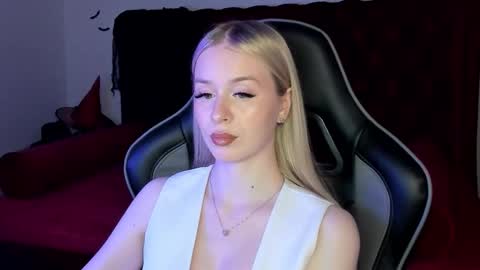 Mia online show from 11-06-25, 06:20