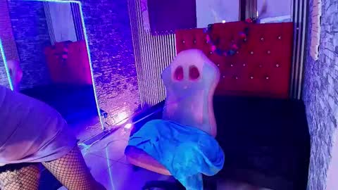 MIA VELEZ online show from 11-17-25, 03:01