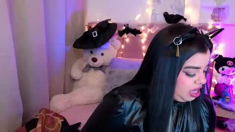 Miah Joness online show from 10-31-25, 02:12