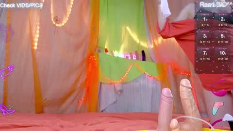 Mia online show from 03-01-25, 04:37