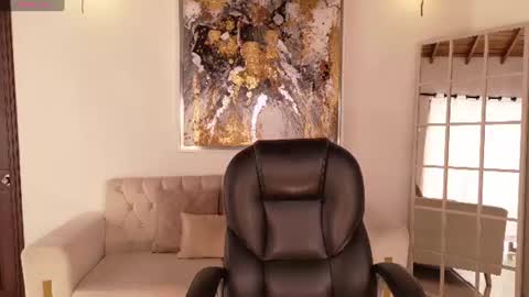 Snapshot of mialaurence_ chatting on 06-27-26, 06:57 Call me Mia online show from 06-27-26, 06:57