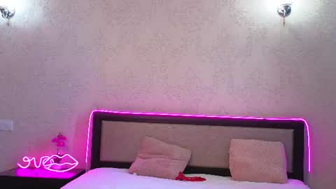Snapshot of mialuxi chatting on 06-17-26, 09:45 llluxi94739 online show from 06-17-26, 09:45