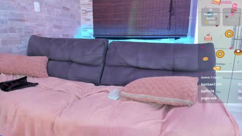 Mia online show from 01-05-25, 12:42