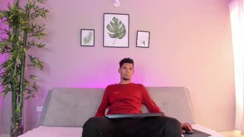 Mia online show from 03-10-25, 06:56