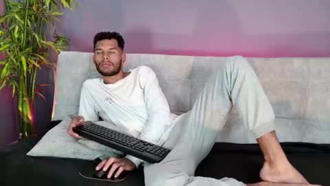 Mia online show from 11-23-25, 07:13